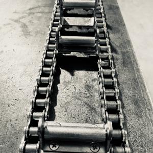 roller chain with attachments